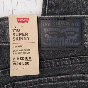 NWT Levi's 710 Super Skinny Mid Rise Jeans 26